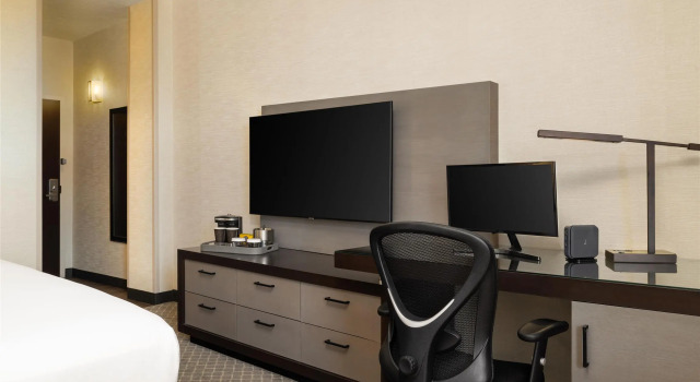 Двухместный номер Standard DoubleTree by Hilton McLean Tysons