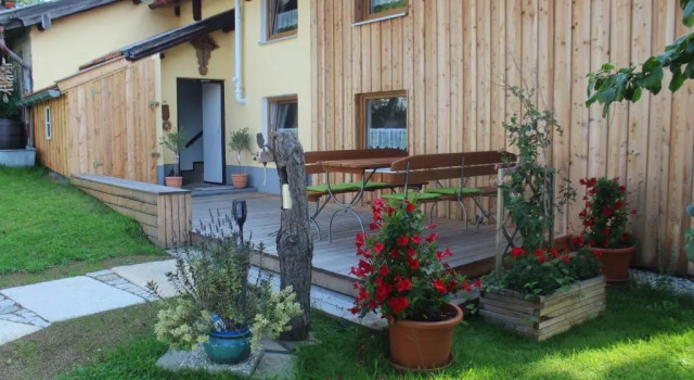 AnNo- Ihre Wohlfühloase mit Garten in Klingenbrunn, Rezerwuj Hotel Hotele w Bawaria z parkingiem, Parking