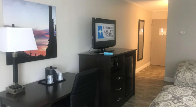 Четырёхместный номер Standard SureStay Plus Hotel by Best Western Lehigh Valley