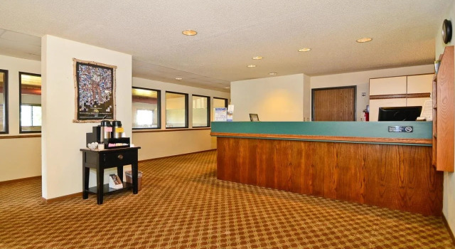 Super 8 by Wyndham Hayward WI
