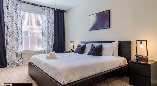 Апартаменты Premier Uptown CityPlace Apartments X RBA Living