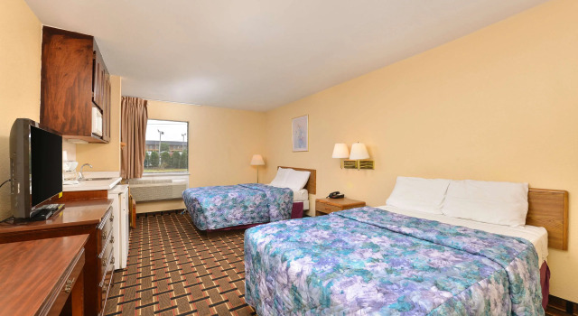 Четырёхместный номер Standard Americas Best Value Inn and Suites Albemarle