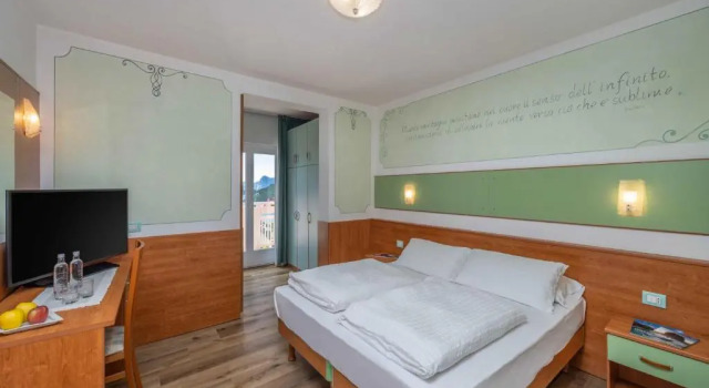 Двухместный номер Standard с балконом и с видом на озеро Hotel Londra Slow Living Molveno