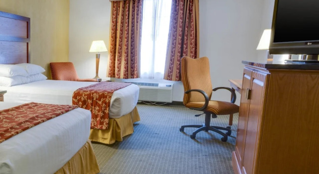 Четырёхместный номер Standard с балконом Drury Inn & Suites San Antonio Near La Cantera