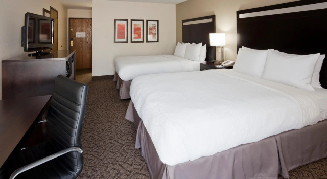 Четырёхместный номер Standard Carrollton Hotel