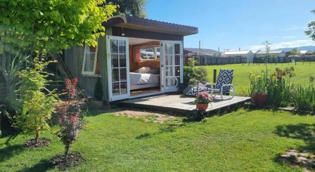 Delightful 1 bedroom tiny house, with retro Poptop