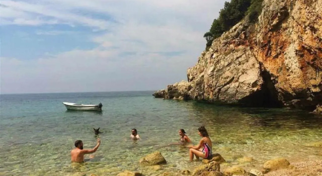 Кровать в общем номере Pirate Backpackers