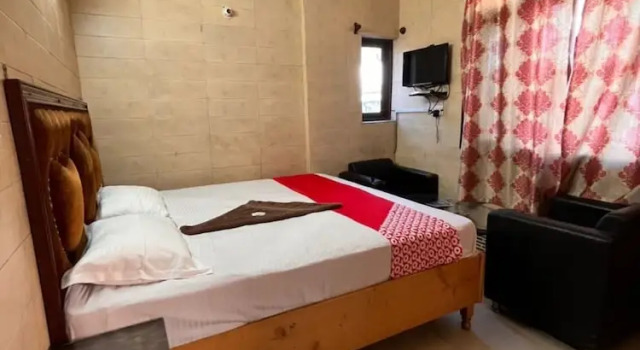 Номер Standard Hotel Raj Golden & Restaurant
