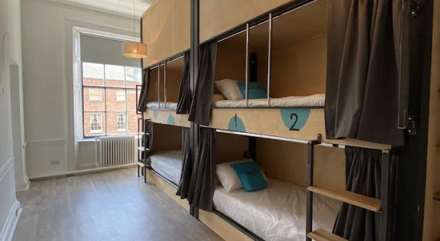 Seng i sovesal (sovesal til mænd) Leevin Hostel George