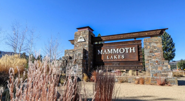 St. Anton 54 Steps to Canyon Lodge, Remodeled, Covered Parking by RedAwning, Reservar Apartamento Mammoth Lakes Mammoth