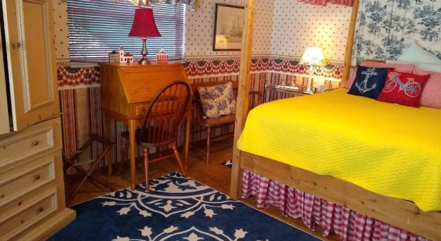 Shamrock Thistle & Crown B&B, Book Bed and Breakfast Weirsdale Florida
