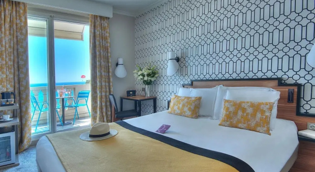 Номер Superior с балконом и с видом на море Mercure Nice Marché Aux Fleurs