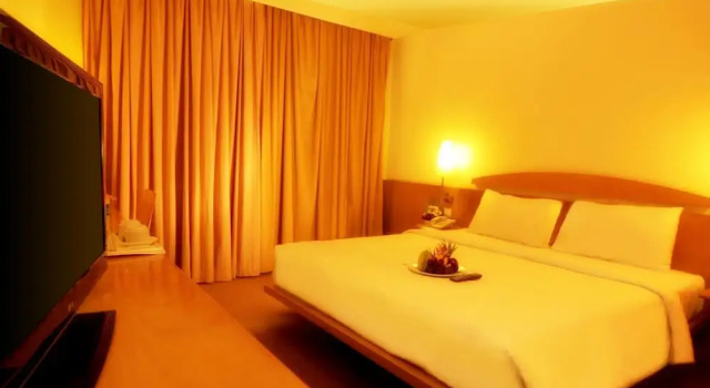ATM Maybank Hotel Ibis Pekanbaru, Book Hotel Hotels in Sumatra with Breakfast, Breakfasts