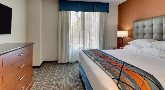Двухместный люкс с 2 комнатами Drury Inn & Suites Knoxville West