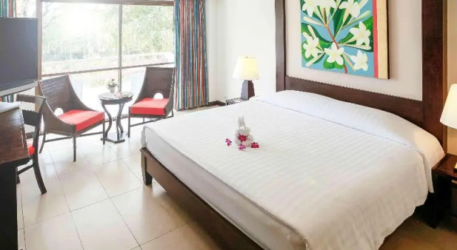 Двухместный номер Standard с балконом Novotel Rayong Rim Pae Resort