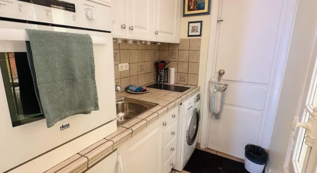 Апартаменты Very Charming Studio Apartment on Port in Cannes a Short Walk to Palais With Aircon and Internet - 411