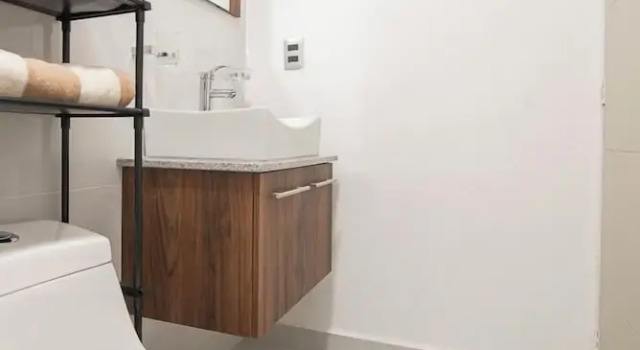 Апартаменты Cozy 2-Bedroom Retreat with Pool Access