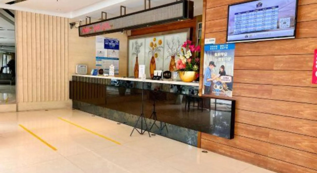 Jiangmen Park Lane Yiju Hotel (Wuyi University Wanyuan), Rezerwuj Hotel Hotele w Jiangmen z parkingiem, Parking