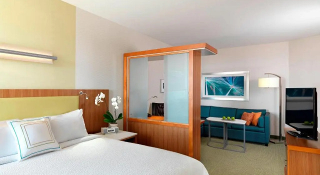 Четырёхместный люкс SpringHill Suites by Marriott Lake Charles