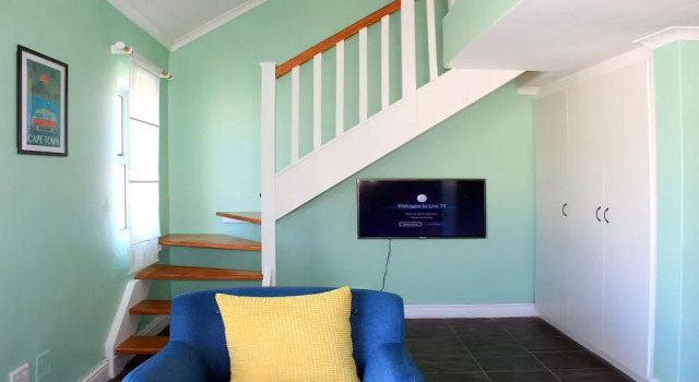 Seaside Loft Muizenberg Beachfront, Забронировать Отель Отели False Bay с парковкой, Парковка