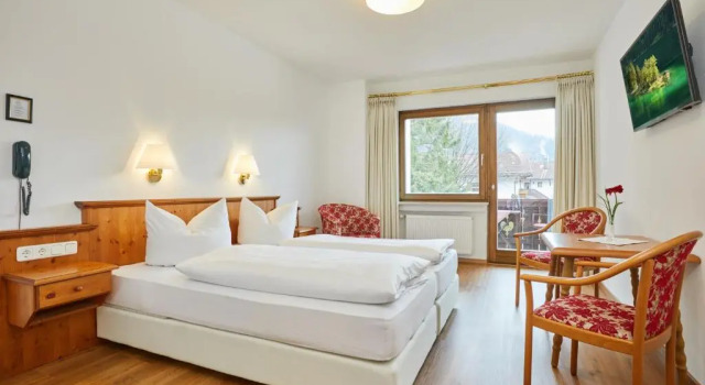 Двухместный номер Standard с балконом и с видом на горы Hotel Garni Zugspitz