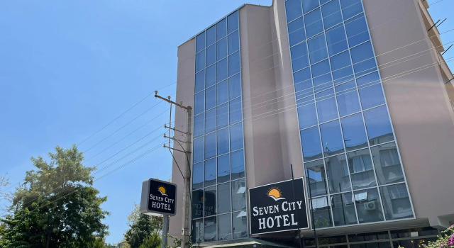 Seven City Hotel