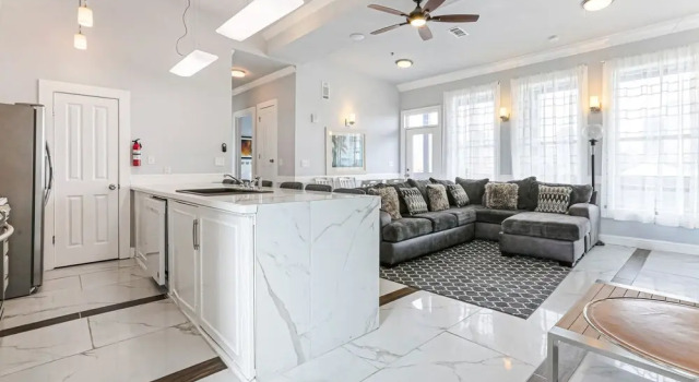 Номер Standard Пентхаус с 5 комнатами с балконом Fully Furnished Condos Near St Charles