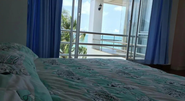 Private Beach Front 5 Bedrooms House