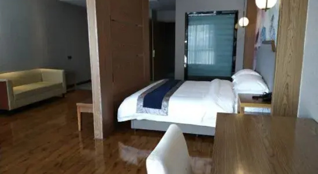 Executive Suite with river view Pingjiang Binjin Hotel