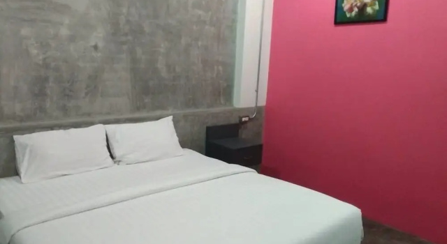 Двухместный номер Standard с балконом Pornsiri Hotel Sisaket