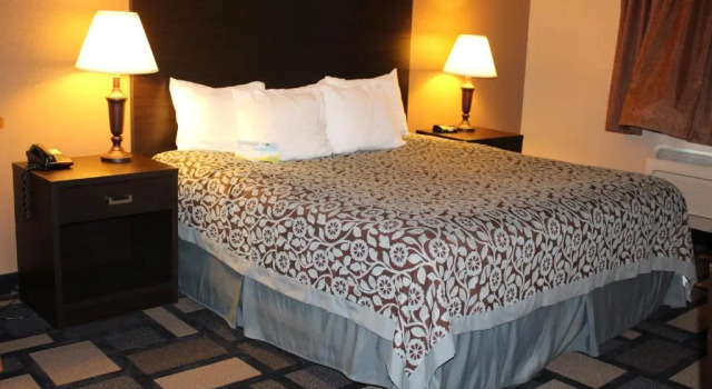 Люкс Deluxe Days Inn by Wyndham Watertown