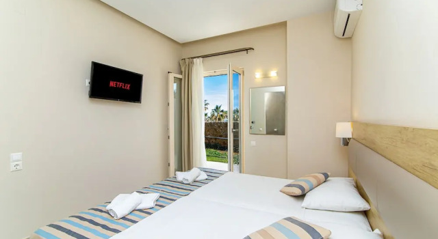 Семейные апартаменты с видом на море Theo Star Beach Hotel