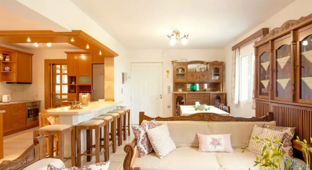 Beautiful Villa With Pool and Tennis Court at Agia Pelagia NW
