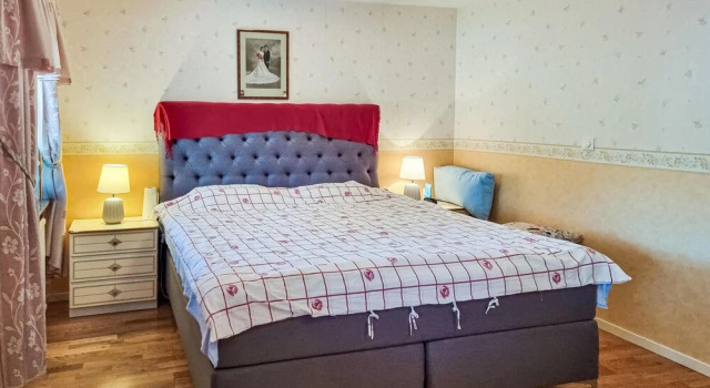 Nice Home in Västra Frölunda With Wifi and 3 Bedrooms, Book Hotel Gothenburg 