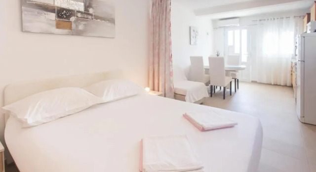 Студия Apartments Bandić - 30 meters to the beach