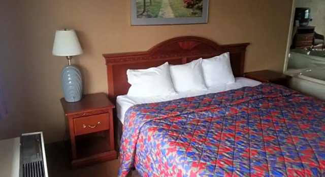 Люкс Travelodge by Wyndham Monroe