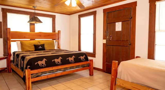 Номер Standard с видом на парк THE VAQUERO MOTEL