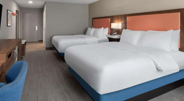 Четырёхместный номер Standard Hampton Inn & Suites Saginaw