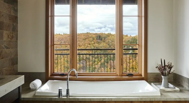 Четырёхместный люкс с балконом The Lodge at Primland, Auberge Collection