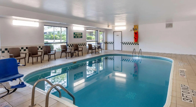 Кровать в общем номере Comfort Inn Rockford near Casino District