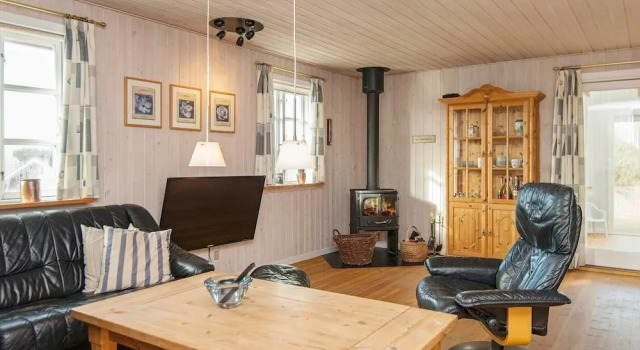 Spacious Holiday Home in Jutland With Spa, Book Ferieresort 3-stjernede hoteller i Henne, 3*