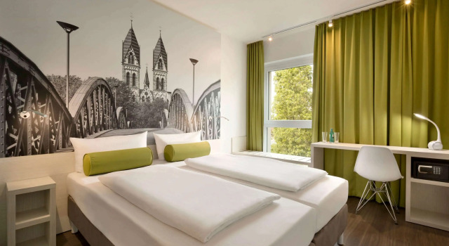 Super 8 by Wyndham Freiburg