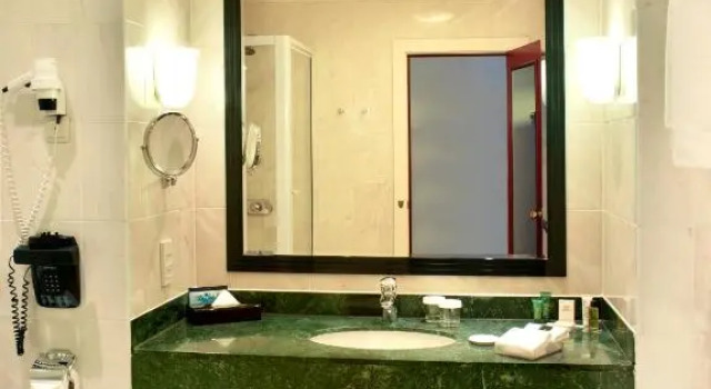 Люкс Hilton Antwerp Old Town