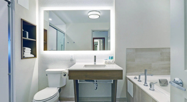 Четырёхместный номер Standard Holiday Inn Express Whitby Oshawa by IHG