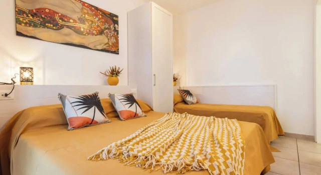 Апартаменты c 1 комнатой Pool View Apartment With Private Enclosed Garden