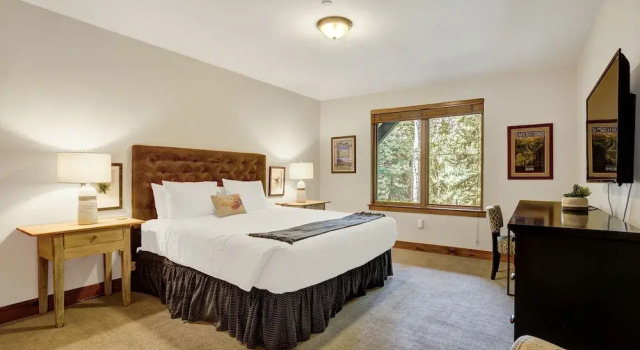 Premium 2 Bedroom Condo in Arrowhead Village! 2 Condo