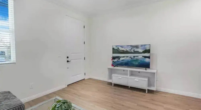 Newly Built Pasadena Retreat Parking Great Location