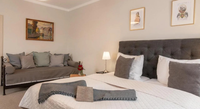 Boutique Hotel U Solné brány, Забронировать Отель Отели Ческе-Будеёвице 3 звезды, рядом с South Bohemian Motorcycle Museum, 3*