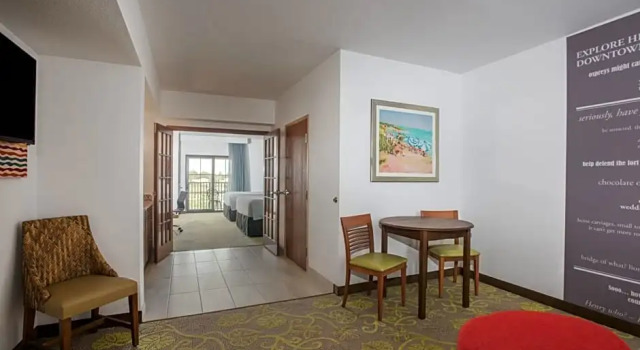 Четырёхместный люкс c 1 комнатой с балконом TRYP by Wyndham Sebastian Saint Augustine