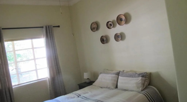 The Ostrich Manor, Boek Hotel Hartbeespoort 